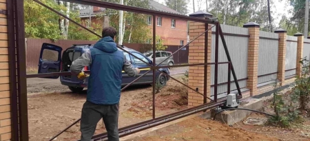 Установка откатных ворот: практическое руководство от замера до запуска