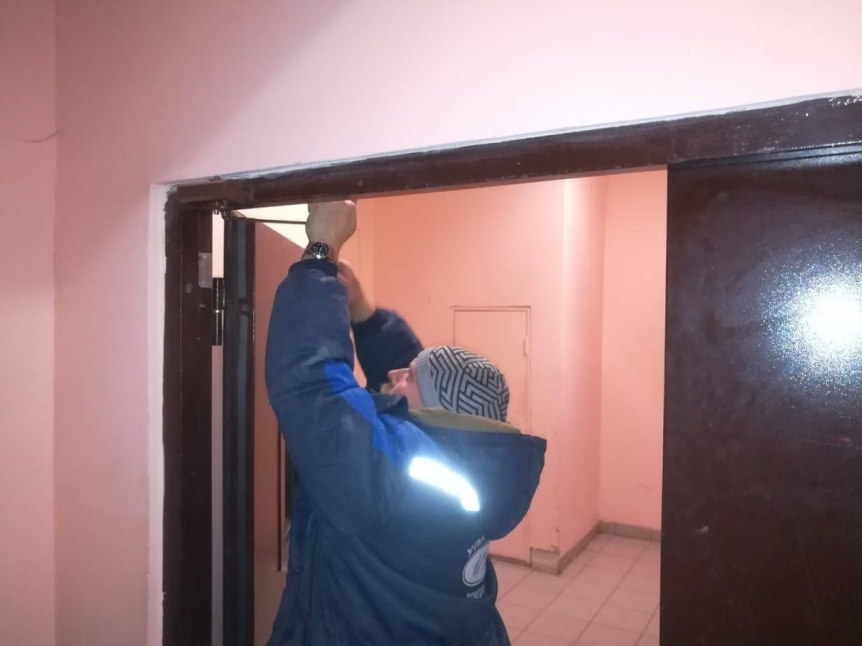 Можно ли по закону устанавливать тамбурную дверь?